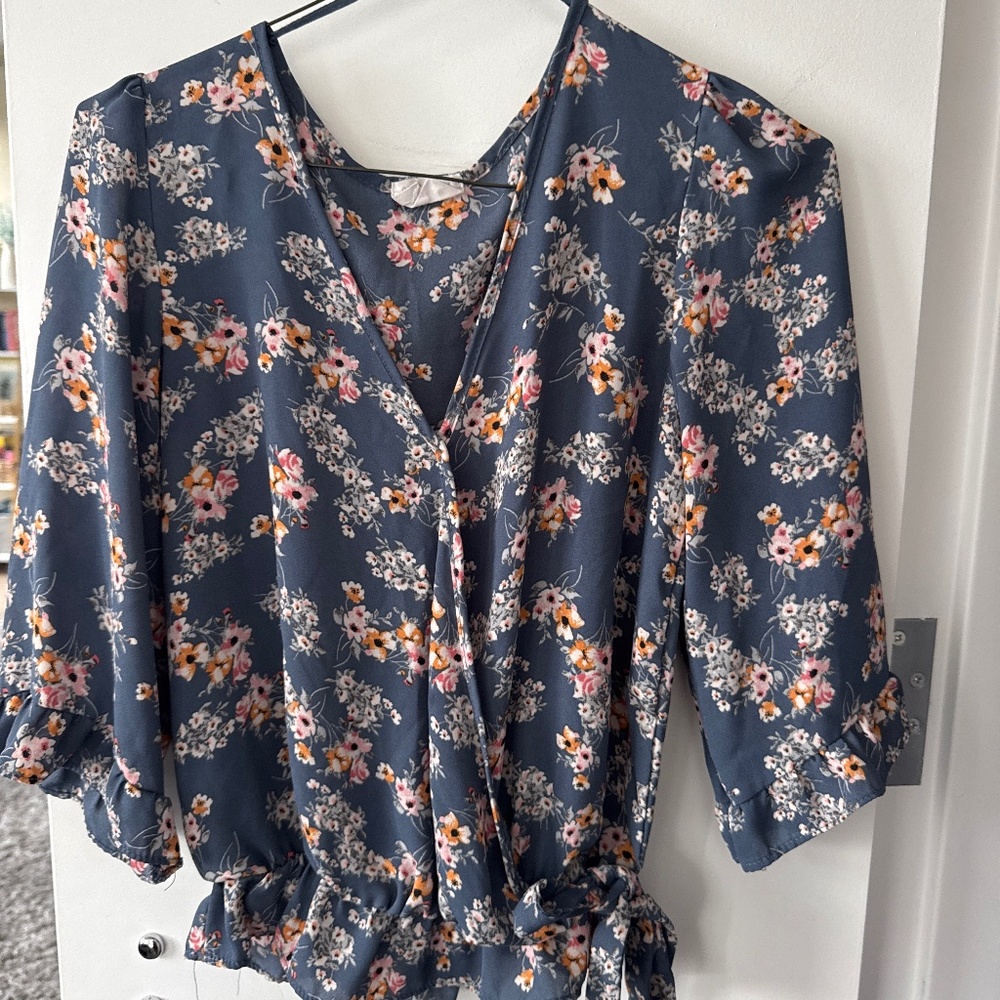 Floral blue top size XS